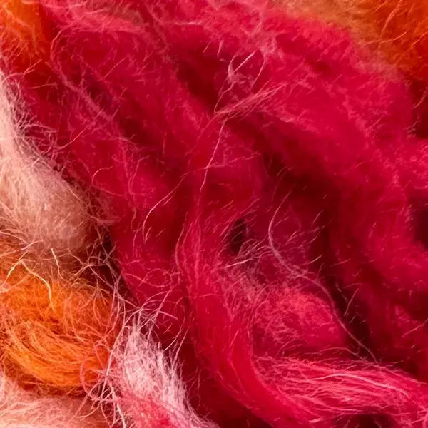 Crimson red color swatch for Marmoucha product, part of the red color family.